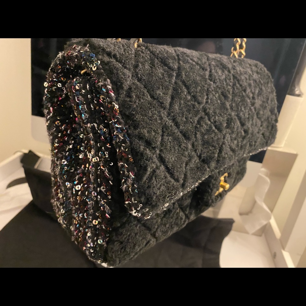 **SOLD** Like new Chanel 20A shearling sequin flap